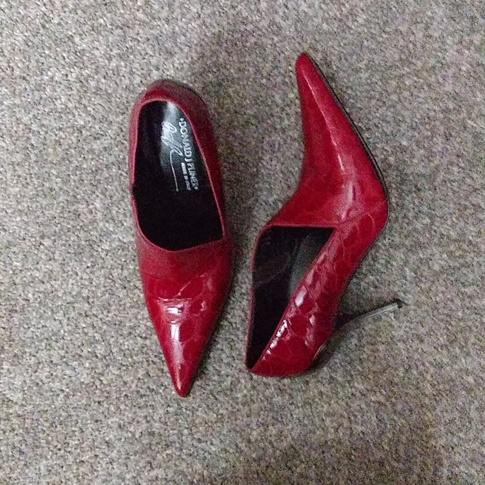 Donald J Pliner heals size 6